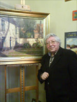 Bernard Bosschaert poseert naast eigen werk